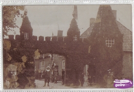 Afbeelding erepoort 1913 gezien vanuit een ander fotostandpunt.