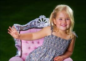 Aalten en Bredevoort viert geboorte Prinses Amalia (archieffilm uit 2003).   