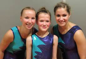 Eerste acro-wedstrijd Joyce, Mirit en Daphne van Gymvereniging Prinses Margriet.