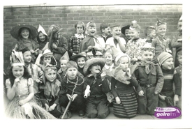 Extra zoekplaatje voor Carnaval, wie weet namen?