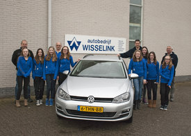 Autobedrijf Wisselink sponsort trainingsvesten AAA BOVO Meisjes C1