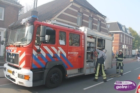 Brand achter slagerij Eppink, locatie afgezet in verband met mogelijk vrijgekomen stoffen
