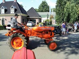 Oldtimer trekker toertocht vanuit Lintelo