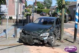 Veel materiÃ«le schade bij ongeval tussen twee personenauto's