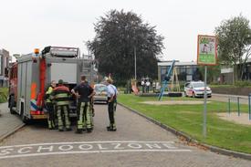 Auto vliegt spontaan in brand op Magnoliaplein Aalten.
