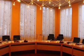 Raad in meerderheid accoord met sloop, renovatie en nieuwbouw gemeentehuis.