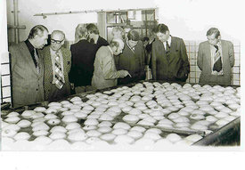 Zoekplaatje: Excursie Zuivelfabriek, 1952