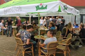 Preventie- en handhavingsregels alcohol moeilijk na te leven.
