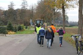 Lesprogramma Veilig omgaan met opvallend landbouwverkeer bij Basisschool De Klimop Lintelo.