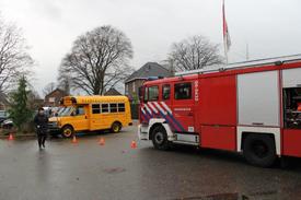 Brandweer Aalten wast auto's voor Serious Request