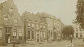 Ruim 200 jaar Gemeentehuis Aalten en Markt in beeld, 1815 - 2015.