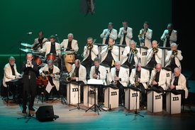 Big Band Melody and Rhythm in Café Schiller