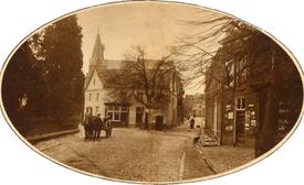 Uit de oude doos: Aalten, Kerkstraat - Landstraat met Café Rathmer