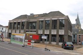 Fotowanden bij sloop, verbouw- en nieuwbouw van het gemeentehuis Aalten.