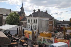 Beachvolleybal op terrein gesloopt gedeelte gemeentehuis Aalten?