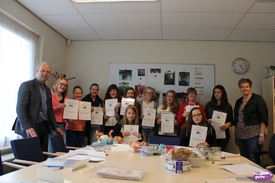 Elf tieners krijgen certificaat voor deelname aan Oppascursus in Barlo
