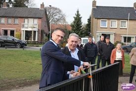 Openingshandeling Groene Slingeplan door wethouder Luiten en heemraad Bussink