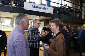 Burgemeester Berghoef opent Beursvloer bij Schaersvoorde Aalten.