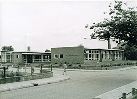 Oplossing zoekplaatje: Christelijke kleuterschool Beatrix aan de Oosterkerkstraat.