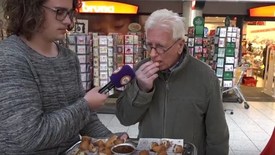 Video: Mmm of gadver, een oliebol met een frikandel erin